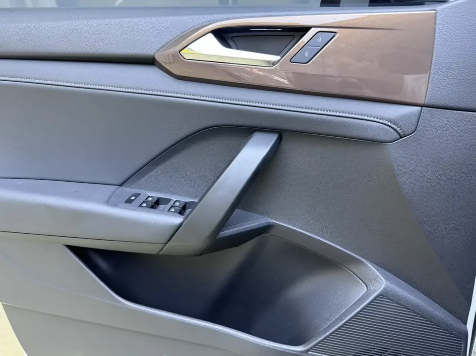 Volkswagen Tharu tuyue 2022 280TSI 2WD Deluxe Edition 2022 — thumbnail 4