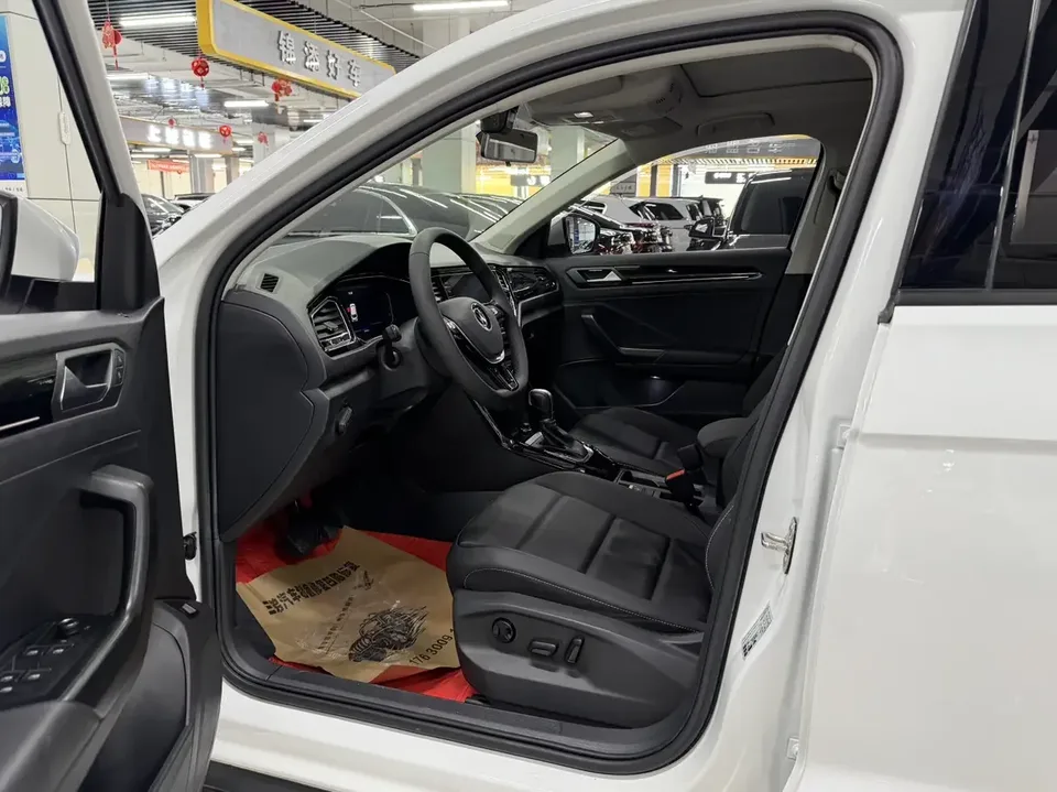 Volkswagen T-Roc TANG 2022 280TSI DSG 2WD Comfort PLUS 2022 — thumbnail 3
