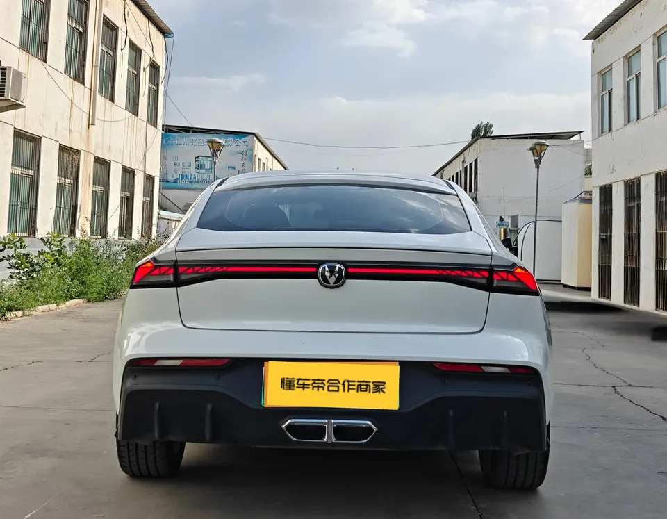 Changan UNI-V Smart Electric iDD Changan UNI-V Smart Electric iDD 2024 Blue Whale iDD 136km Smart Fun 2024 — thumbnail 2