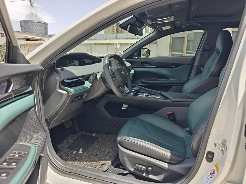Changan UNI-V Smart Electric iDD Changan UNI-V Smart Electric iDD 2024 Blue Whale iDD 136km Smart Fun 2024 — thumbnail 3