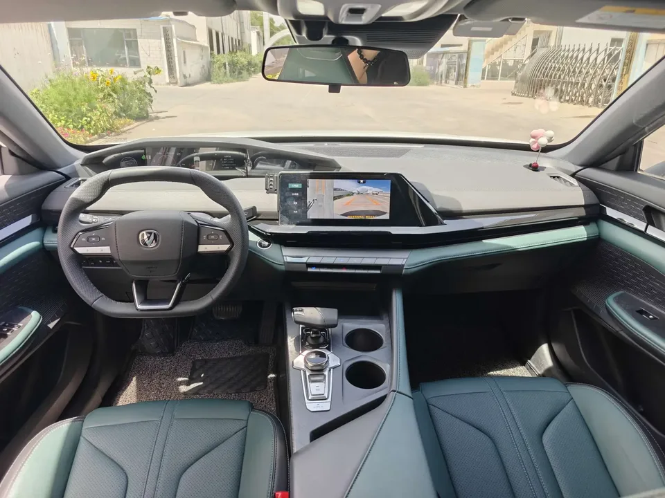 Changan UNI-V Smart Electric iDD Changan UNI-V Smart Electric iDD 2024 Blue Whale iDD 136km Smart Fun 2024 — thumbnail 5