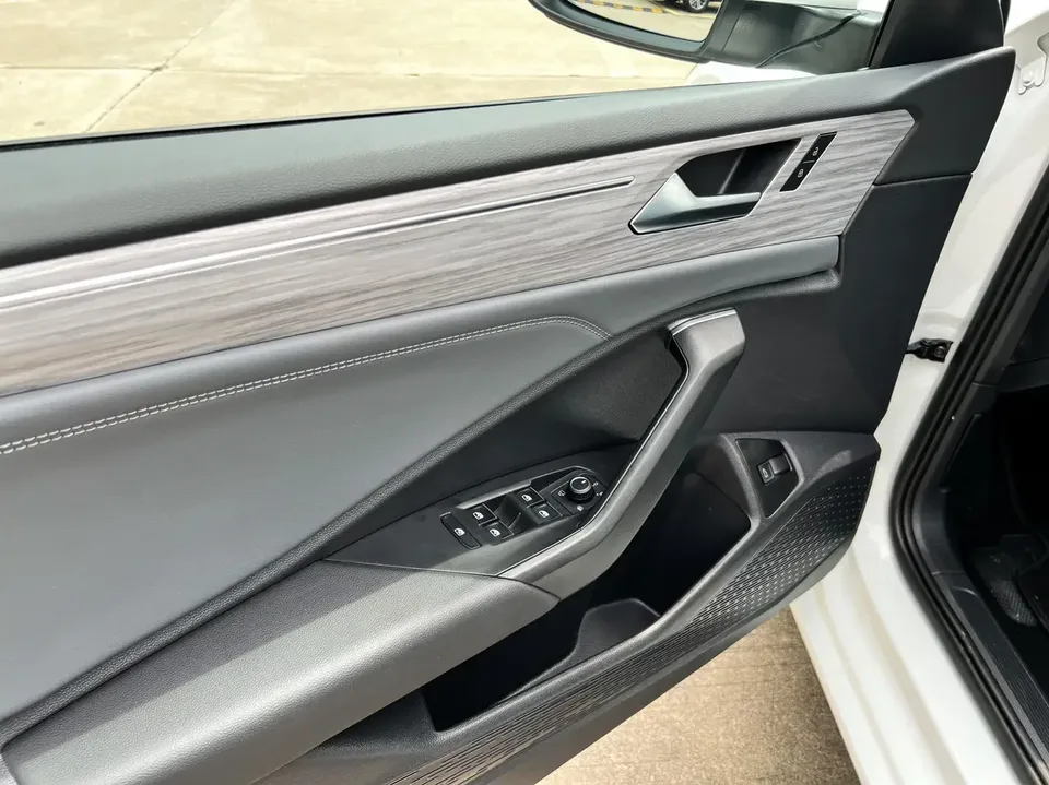 Volkswagen Sagitar Sagitar 2024 300TSI DSG Beyond Edition 2025 — thumbnail 3