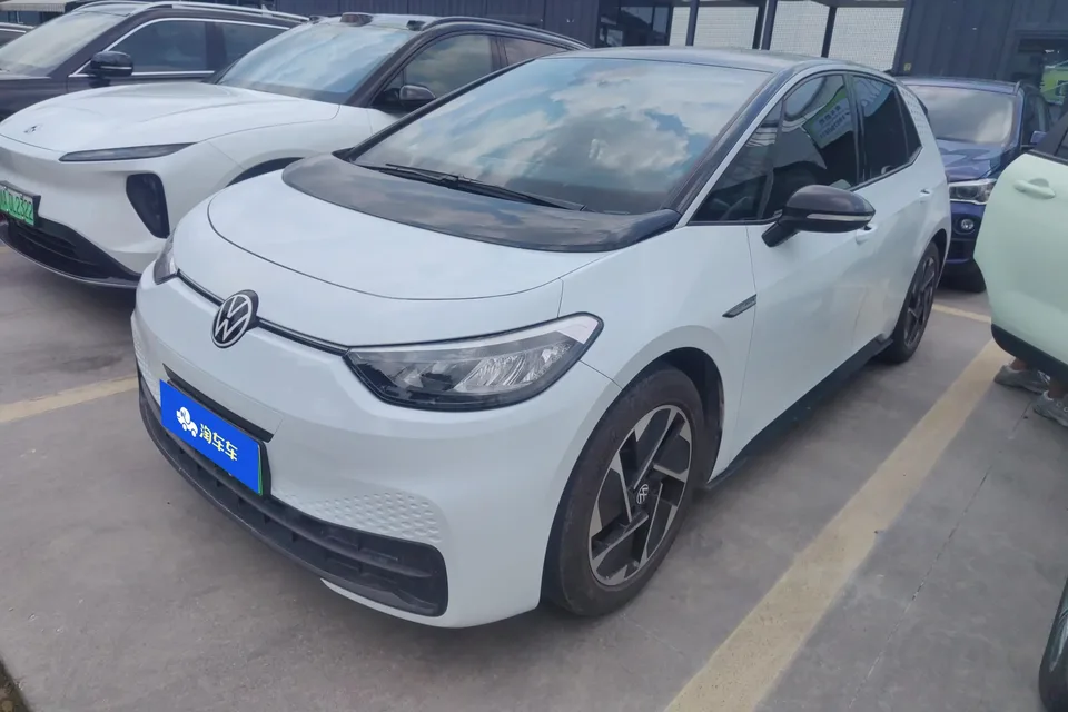 Volkswagen ID.3 Volkswagen ID.3 2023 Upgraded Pure Smart Edition 2023 — photo 1, buy with delivery to Moscow