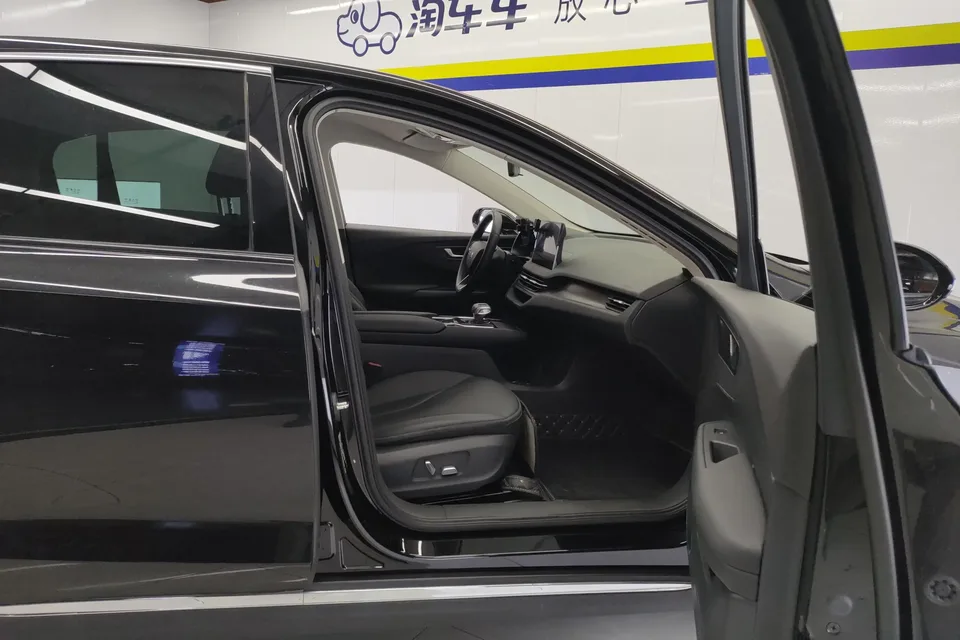 Hongqi E-QM5 Hongqi E-QM5 2023 Modified basic travel version 2024 — thumbnail 3