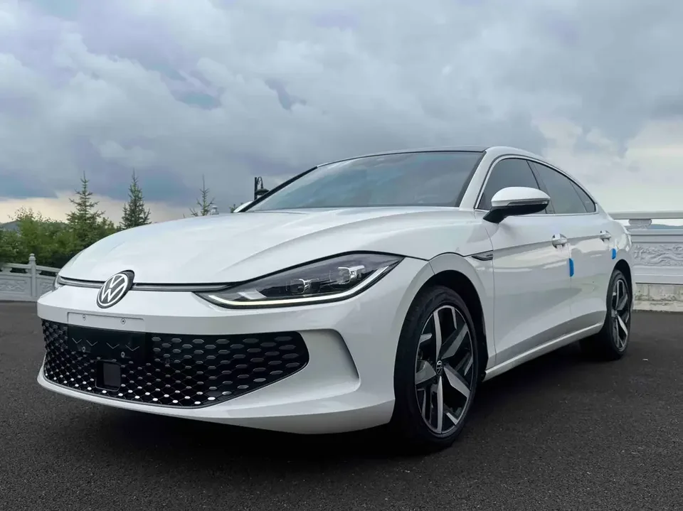 Volkswagen Lamando Lingdu 2022 Lingdu L 280TSI DSG Cool Edition 2022 — photo 1, buy with delivery to Moscow