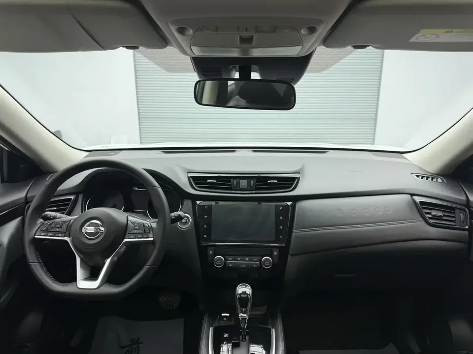 Nissan X-Trail Qijun 2022 2.0L 2WD Smart Connection Comfort Edition 2022 — thumbnail 3
