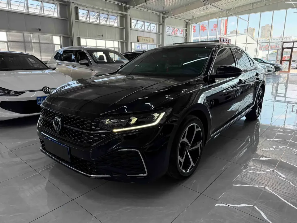 Volkswagen Passat Passat 2023 Modified 280TSI Starry Sky Elite Edition 2023 — photo 1, buy with delivery to Moscow