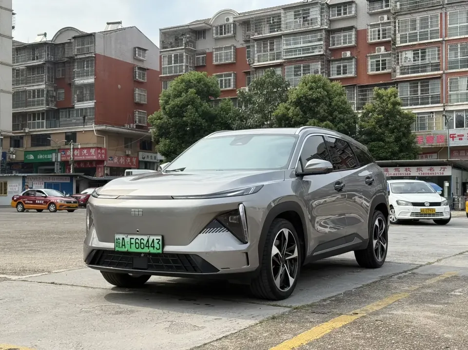 Geely Galaxy L7 Galaxy L7 2023 1.5T DHT 115km Starship 2024 — photo 1, buy with delivery to Moscow