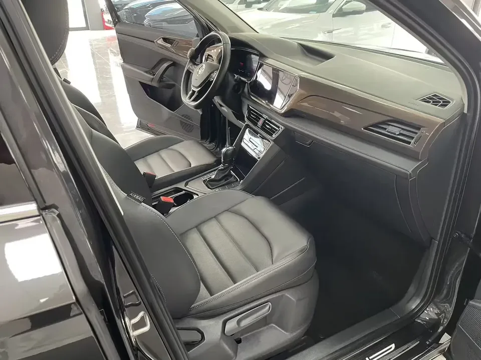 Volkswagen Tharu tuyue 2022 280TSI 2WD Deluxe Edition 2023 — thumbnail 3