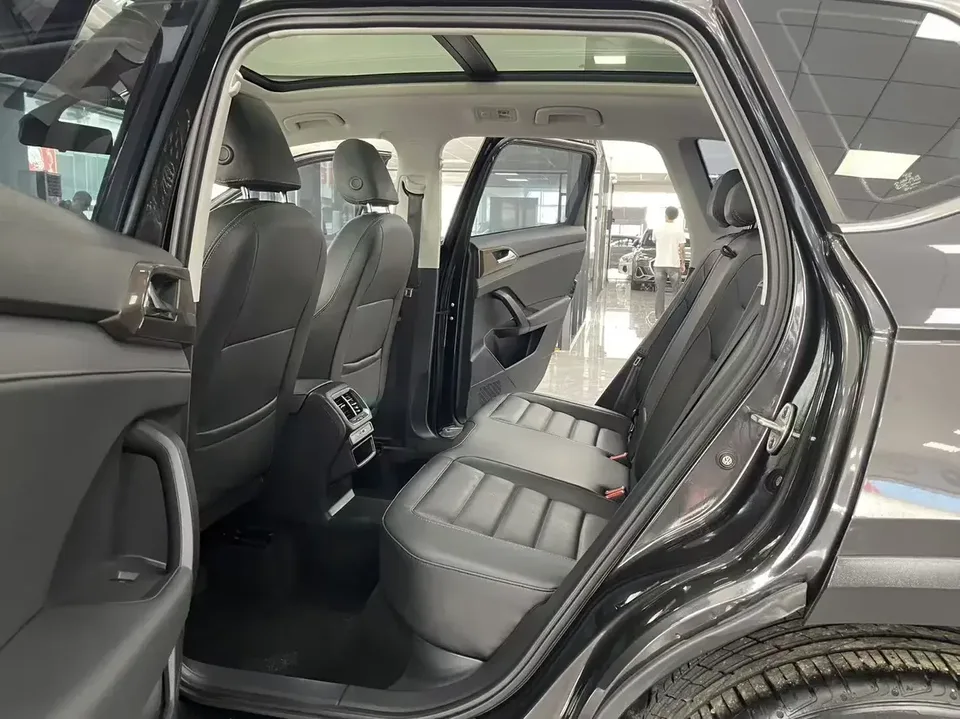 Volkswagen Tharu tuyue 2022 280TSI 2WD Deluxe Edition 2023 — thumbnail 5