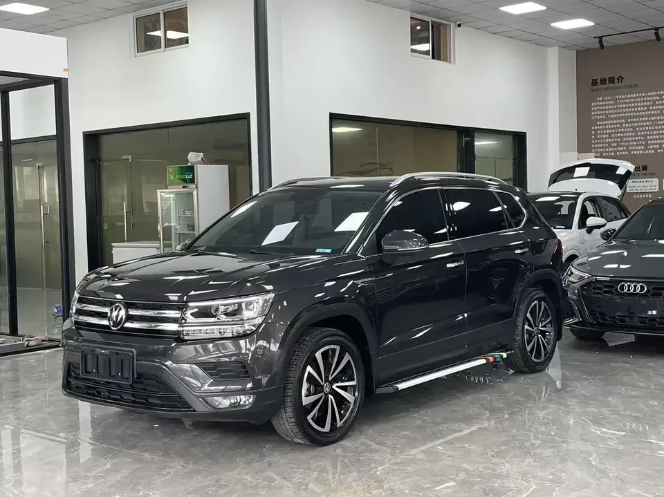Volkswagen Tharu tuyue 2022 280TSI 2WD Deluxe Edition 2023 — photo 1, buy with delivery to Moscow