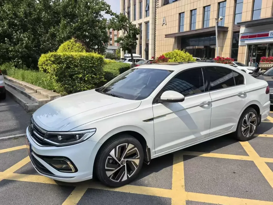 Volkswagen Bora Bora 2023 280TSI DSG Premium Edition 2022 — фото 1, купить с доставкой в Москву