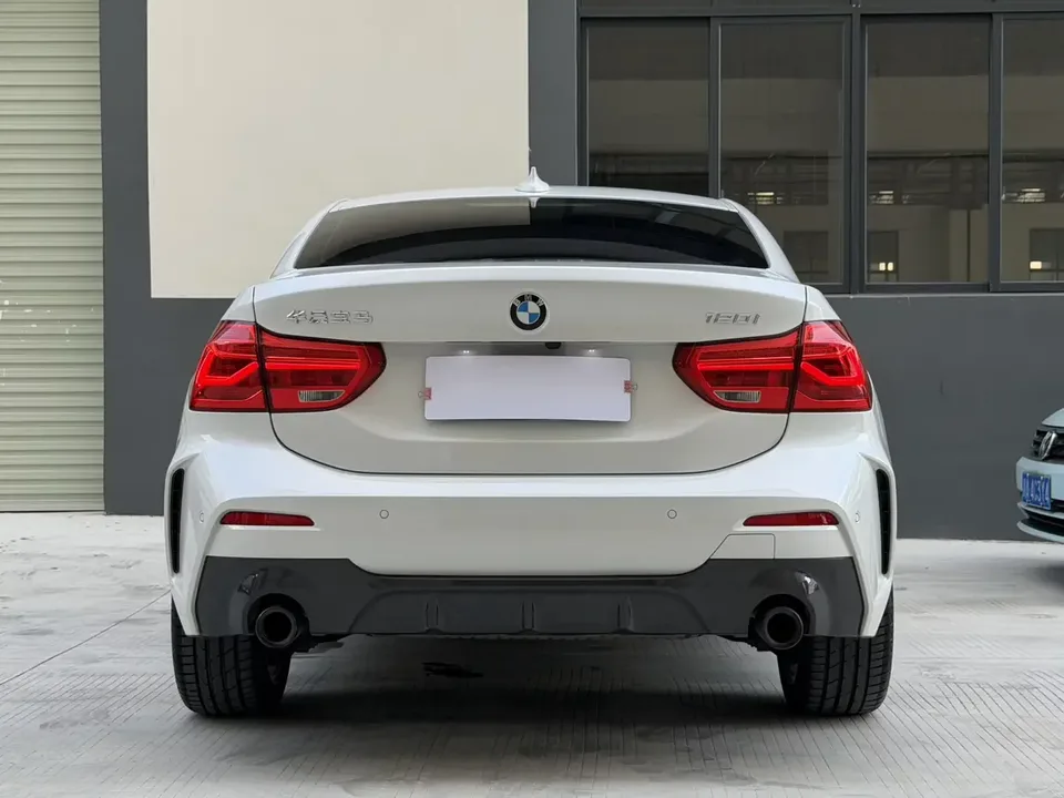 BMW 1 Series BMW 1 Series 2023 120i M Sport Night Edition 2023 — миниатюра 2