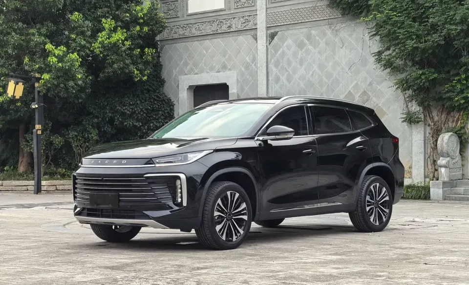 Exeed TXL Stars in the clouds 2024 Lingyun 300T 2WD Star Edition 2024 — photo 1, buy with delivery to Moscow