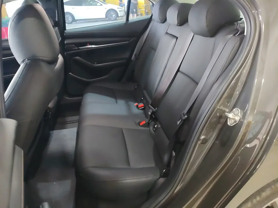 Mazda Axela Mazda3 Angkesela 2023 2.0L Automatic Premium Edition 2024 — thumbnail 3