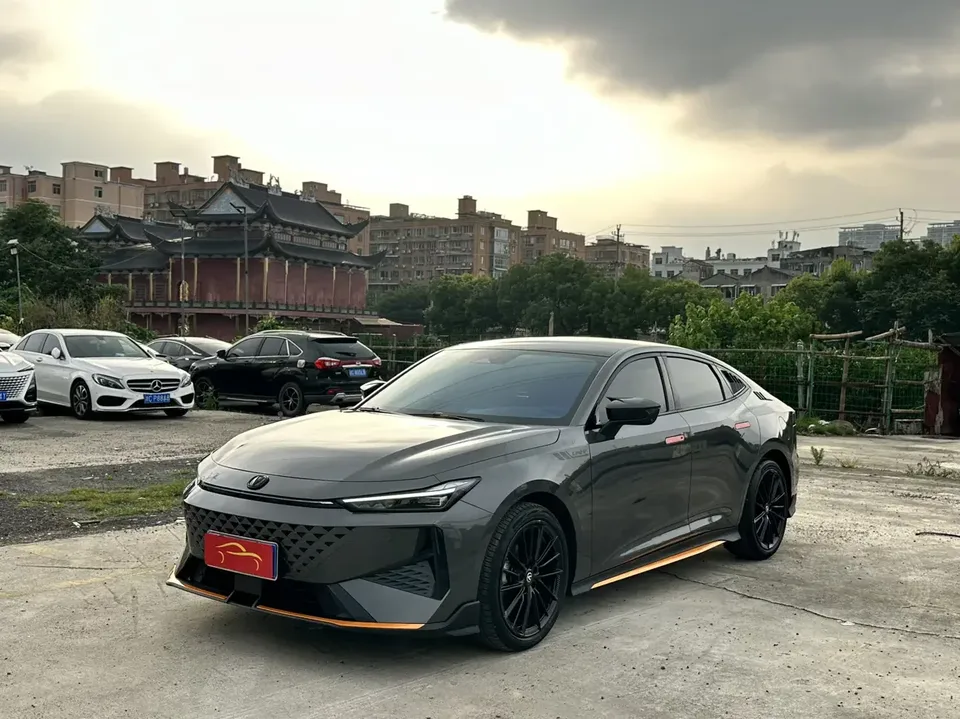 Changan UNI-V Changan UNI-V 2024 1.5T Premium Sports 2025 — photo 1, buy with delivery to Moscow