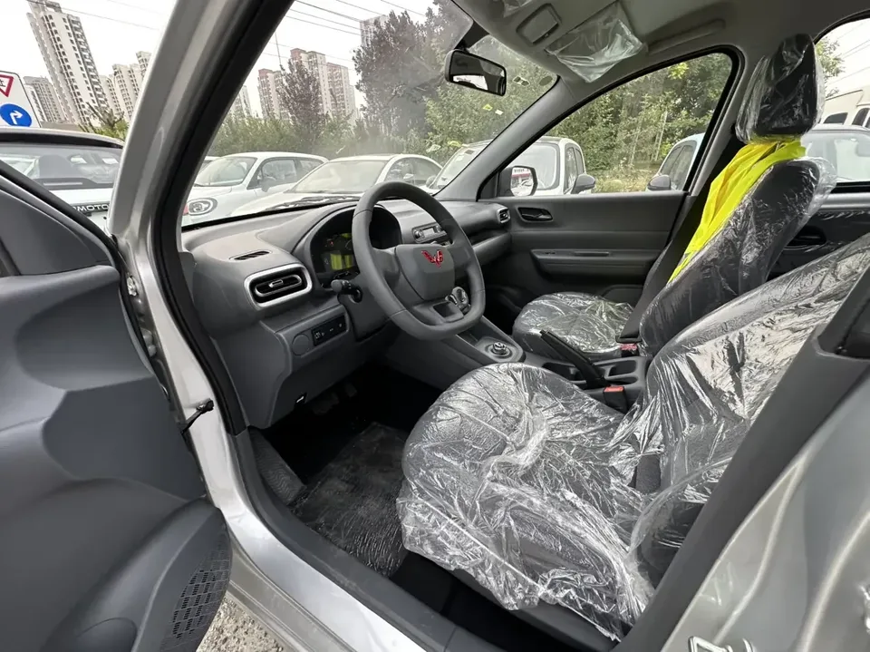 Wuling Hongguang pure electric version Wuling Hongguang pure electric version 2024 300KM Practical 2026 — thumbnail 3