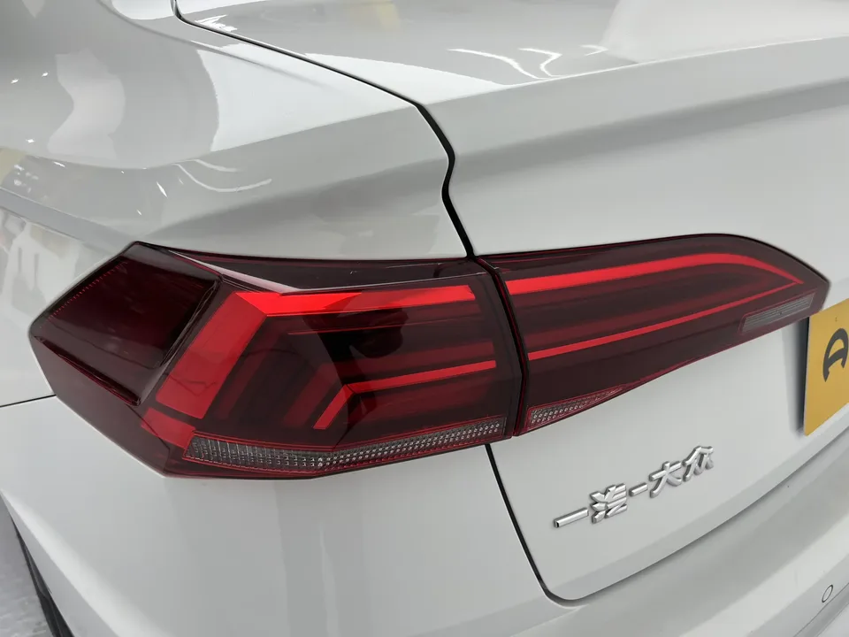 Volkswagen Bora Bora 2021 1.5L Automatic Comfort Smart Connection Edition 2022 — thumbnail 4