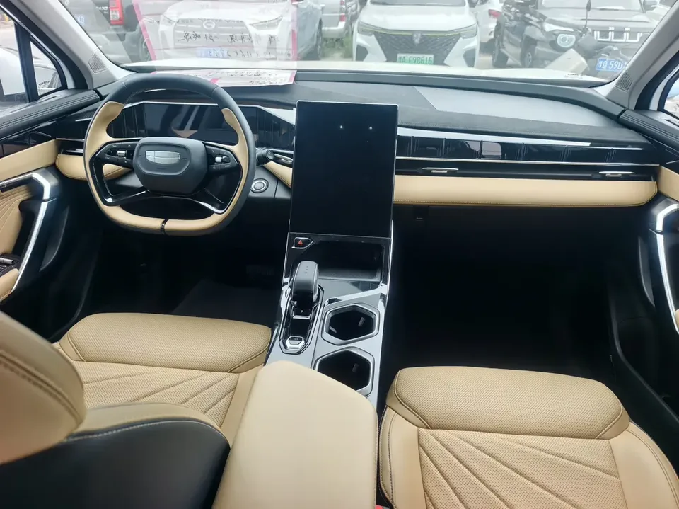 Geely Atlas L Boyue L 2023 1.5TD DCT Luxury 2023 — thumbnail 3