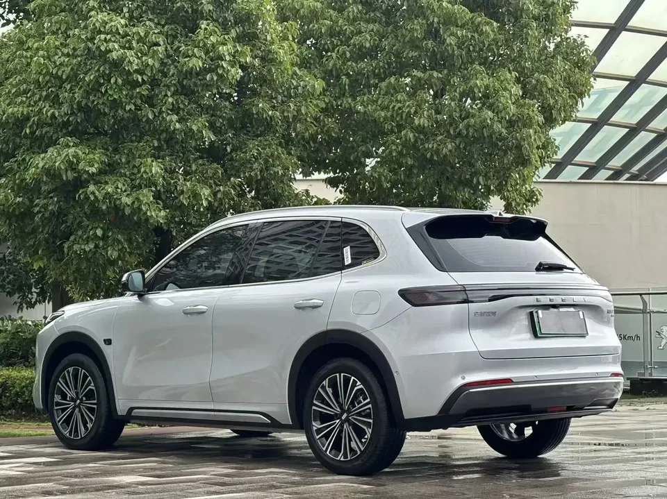 Geely Galaxy Starship 7 EM-i Galaxy Starship 7 EM-i 2026 200KM 2026 — thumbnail 2