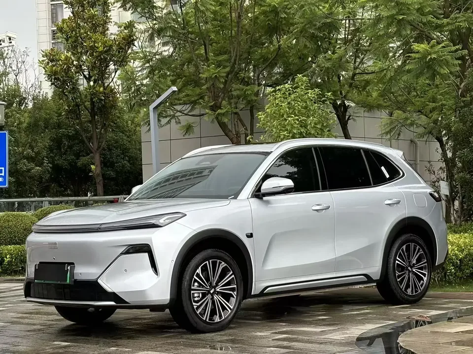 Geely Galaxy Starship 7 EM-i Galaxy Starship 7 EM-i 2026 200KM 2026 — photo 1, buy with delivery to Moscow