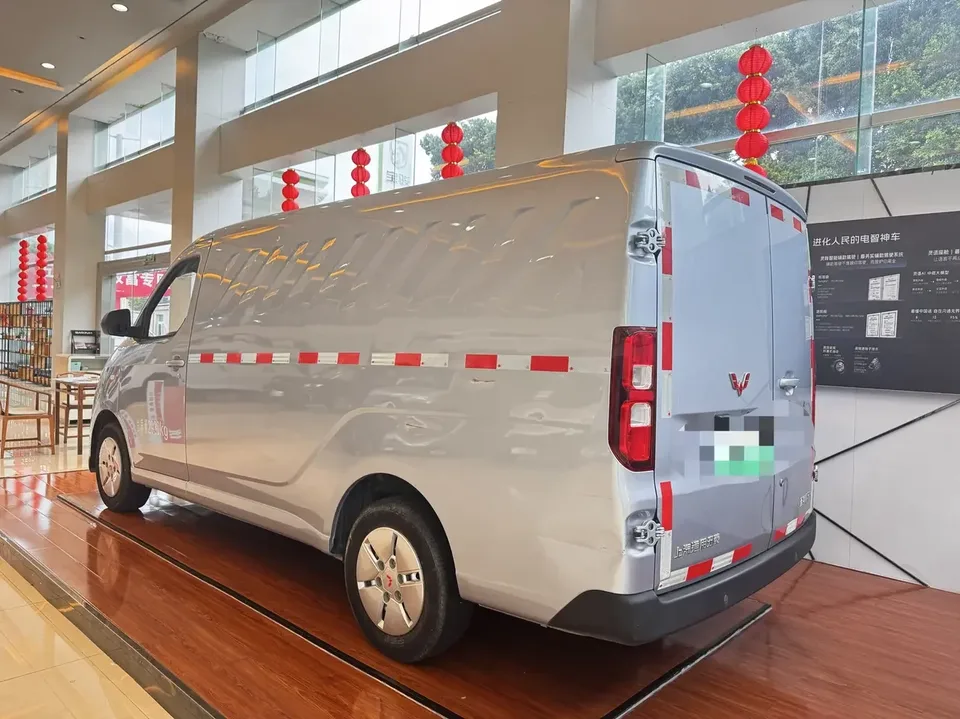 Wuling Yangguang Wuling Yangguang 2024 300km Comfort Window Edition 75kW 2024 — thumbnail 4