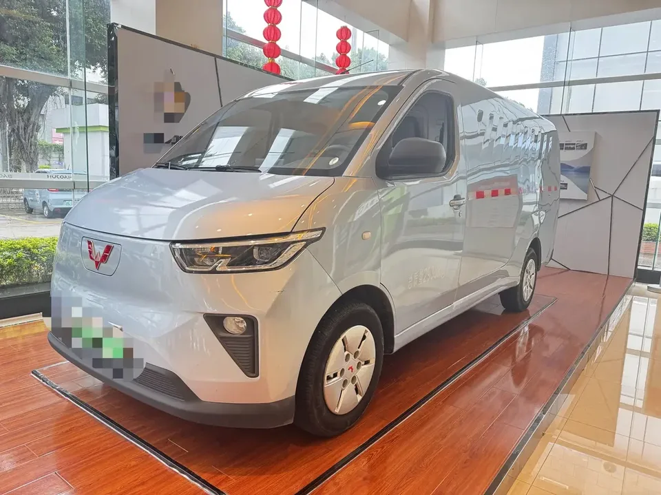 Wuling Yangguang Wuling Yangguang 2024 300km Comfort Window Edition 75kW 2024 — photo 1, buy with delivery to Moscow