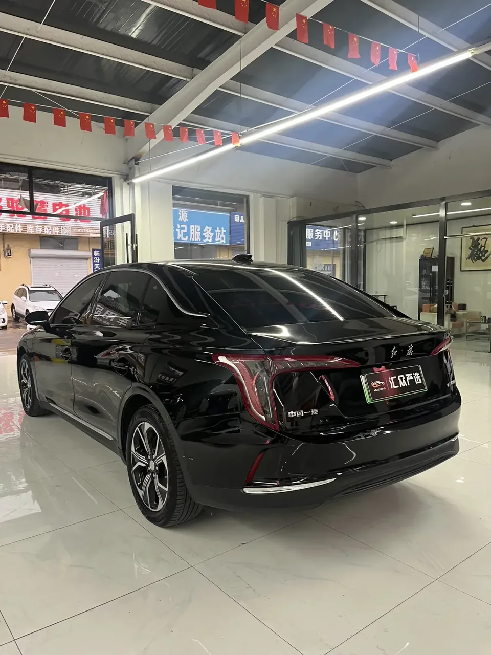 Hongqi E-QM5 Hongqi E-QM5 2023 Modified basic travel version 2023 — thumbnail 4