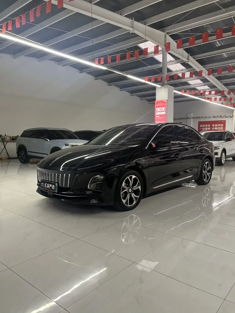 Hongqi E-QM5 Hongqi E-QM5 2023 Modified basic travel version 2023 — photo 1, buy with delivery to Moscow