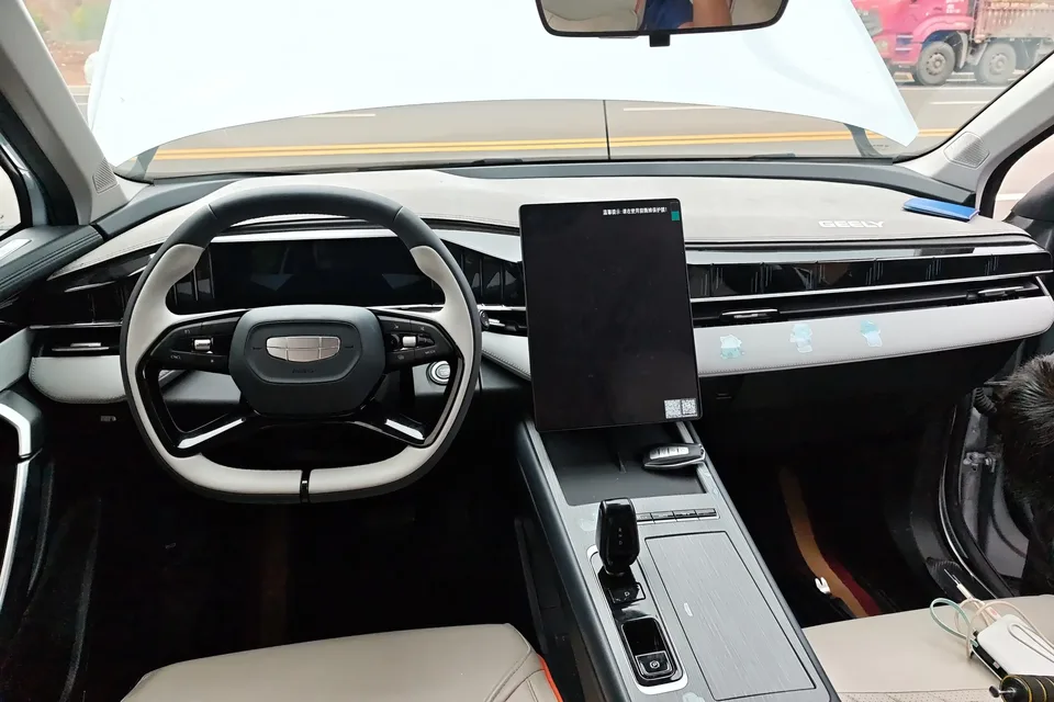 Geely Atlas L Boyue L 2024 1.5TD DCT Longteng Edition 2024 — thumbnail 4