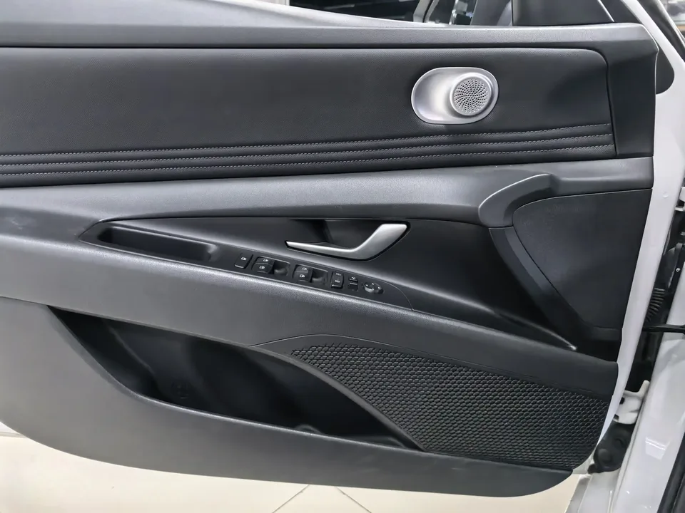 Hyundai Elantra Elantra 2022 1.5L CVT LUX Premium Edition 2022 — thumbnail 3