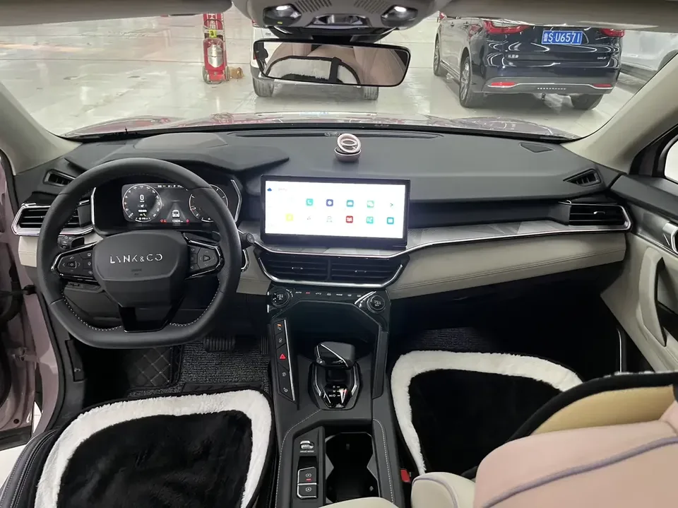 Lynk & Co 06 Lynk & Co 06 2023 Remix 1.5T Pro 2023 — thumbnail 4