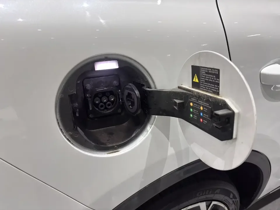 BYD Tang DM Tang DM 2021 DM-i 1.5T 112KM Premium Edition 2022 — thumbnail 3