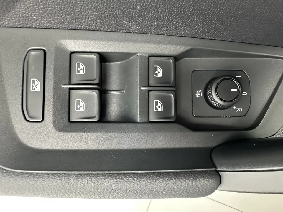 Volkswagen Tharu tuyue 2022 280TSI 2WD Deluxe Edition 2023 — thumbnail 5