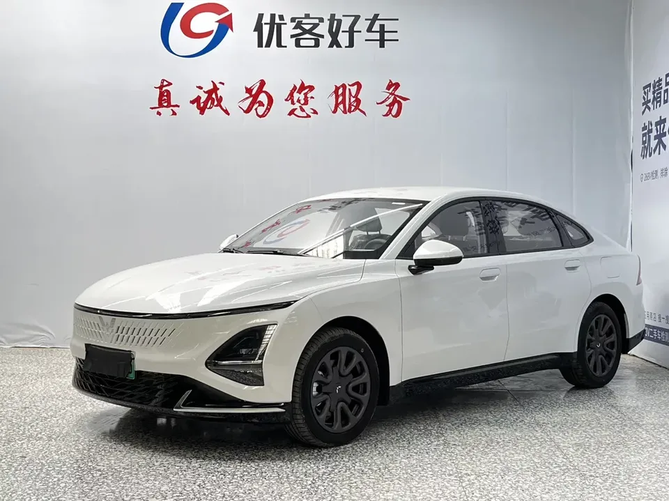 Wuling Starlight PHEV Wuling Starlight PHEV 2025 70km Smart Standard 2026 — photo 1, buy with delivery to Moscow