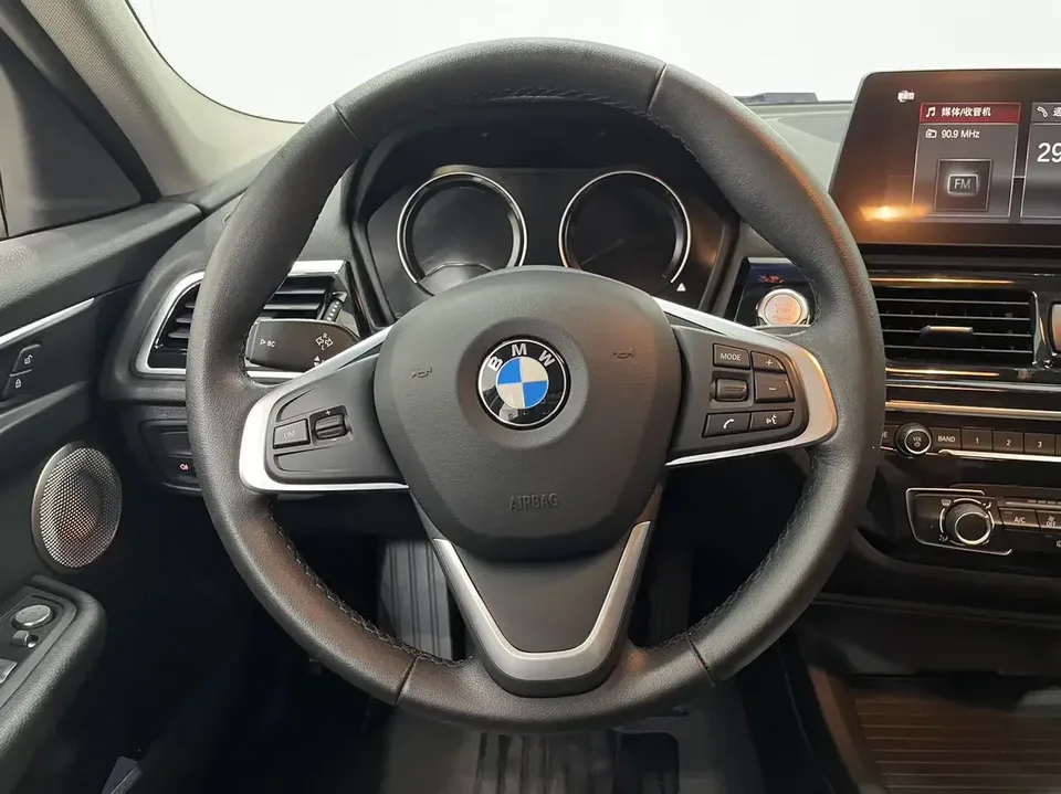 BMW 1 Series BMW 1 Series 2021 120i M Sport 2022 — thumbnail 4