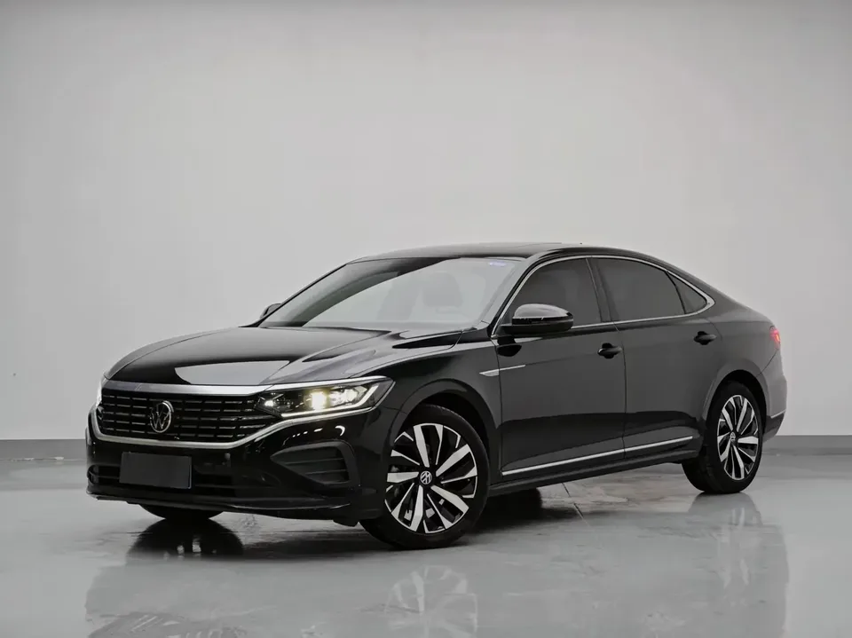 Volkswagen Passat Passat 2023 280TSI Business Edition 2023 — photo 1, buy with delivery to Moscow
