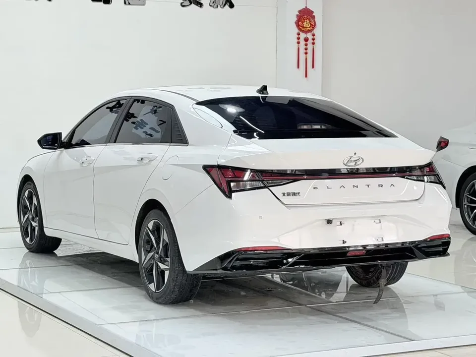 Hyundai Elantra Elantra 2022 1.5L CVT LUX Premium Edition 2022 — миниатюра 2