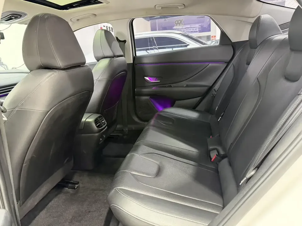 Hyundai Elantra Elantra 2022 1.5L CVT LUX Premium Edition 2022 — миниатюра 5