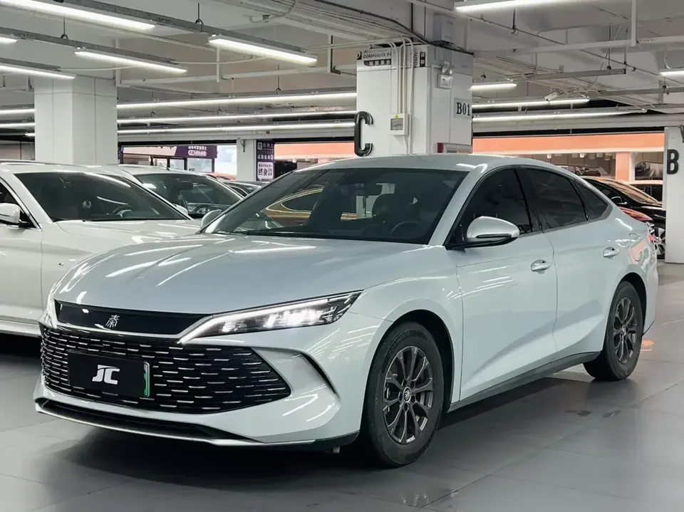BYD Qin L DM Qin L DM 2024 DM-i 80KM Leading Type 2025 — photo 1, buy with delivery to Moscow