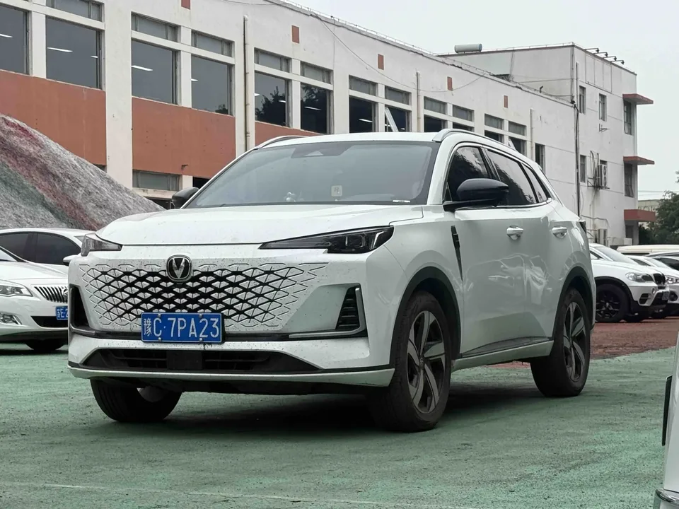 Changan CS55 Plus Changan CS55 PLUS 2024 The third generation 1.5T DCT premium model 2024 — photo 1, buy with delivery to Moscow