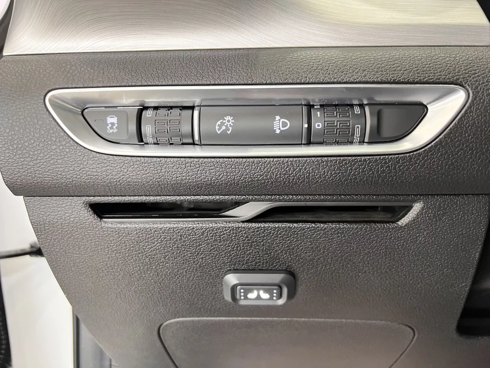 Geely Coolray SX11 Binyue 2021 240T DCT Diamond Edition 2022 — thumbnail 3