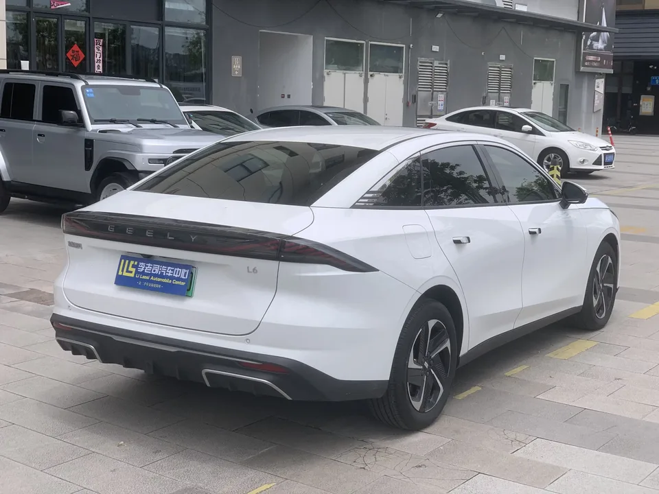 Geely Galaxy L6 Galaxy L6 2024 Longteng version 1.5T DHT 125km PLUS 2024 — thumbnail 2