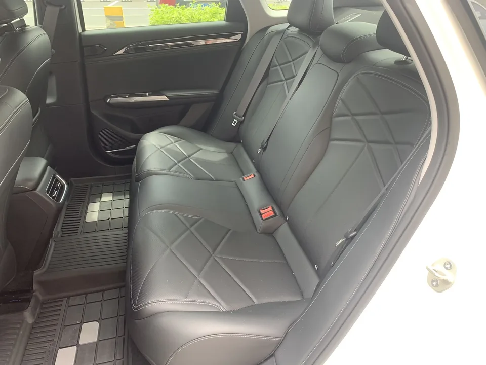 Geely Galaxy L6 Galaxy L6 2024 Longteng version 1.5T DHT 125km PLUS 2024 — thumbnail 3
