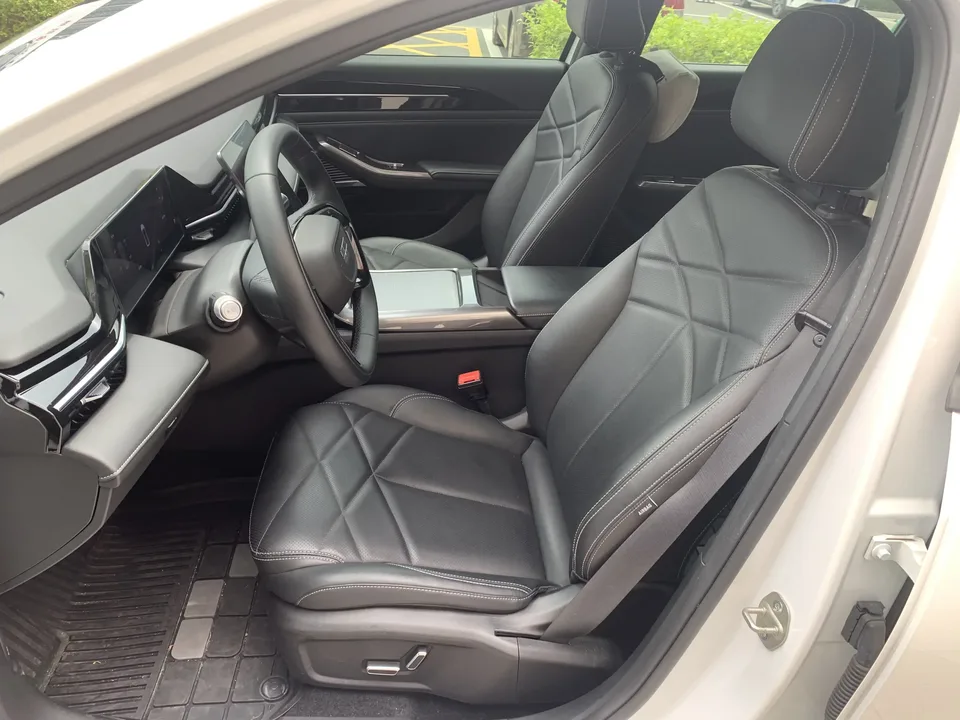 Geely Galaxy L6 Galaxy L6 2024 Longteng version 1.5T DHT 125km PLUS 2024 — thumbnail 5