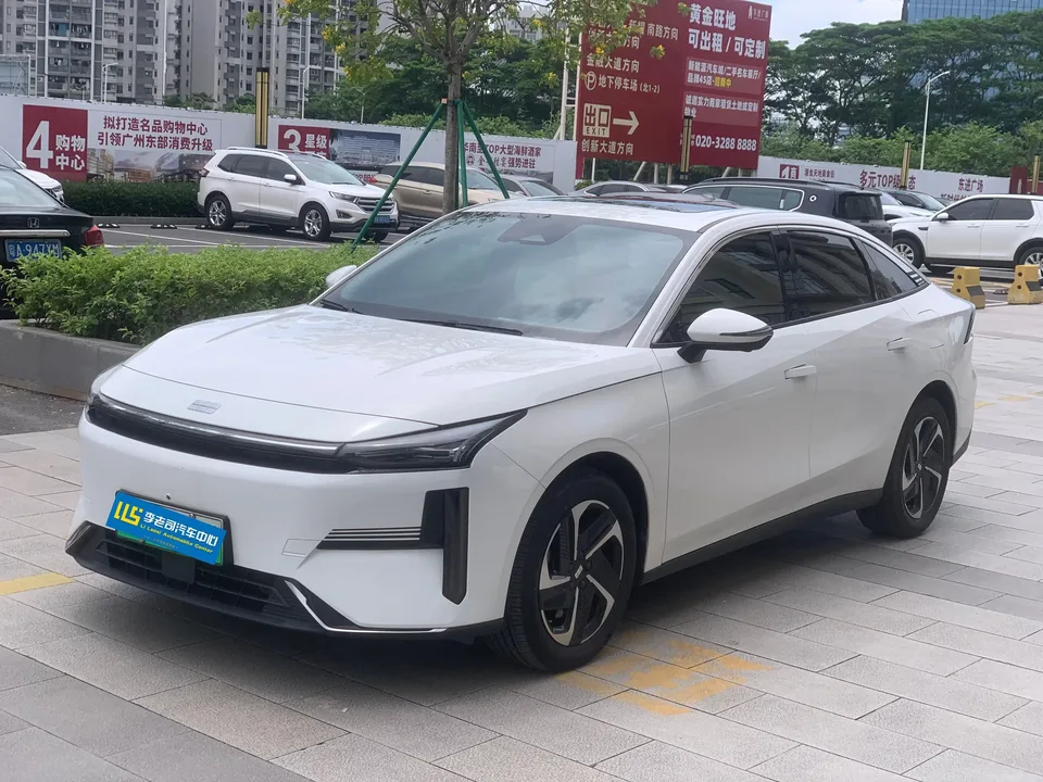 Geely Galaxy L6 Galaxy L6 2024 Longteng version 1.5T DHT 125km PLUS 2024 — photo 1, buy with delivery to Moscow