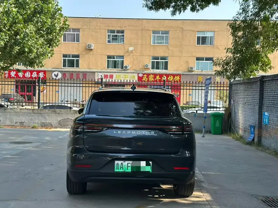 Leapmotor Zero running C11 Zero running C11 2023 Extended Range 300 Smart Edition 2024 — thumbnail 2