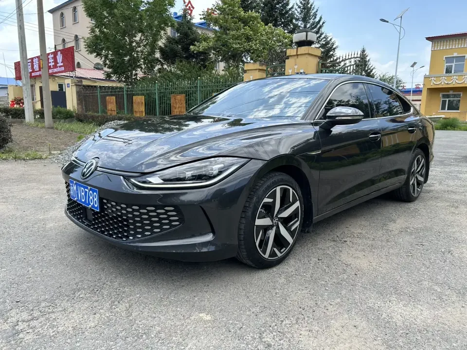 Volkswagen Lamando Lingdu 2023 Lingdu L 280TSI DSG Cool Edition 2023 — photo 1, buy with delivery to Moscow