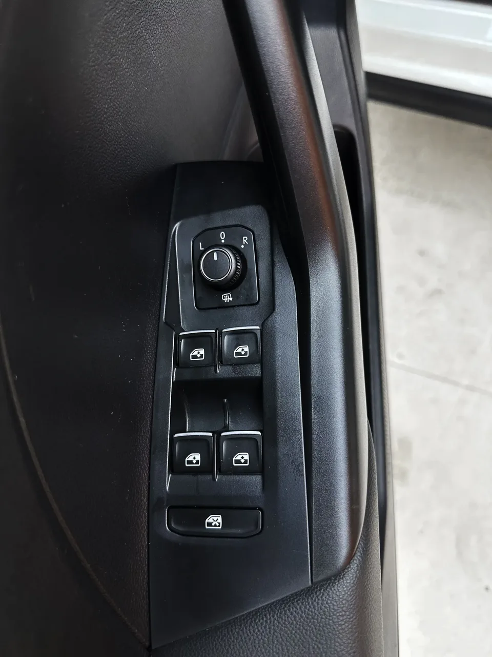 Volkswagen Explore the shadows Explore the shadows 2023 200TSI DSG Joy Smart Edition 2024 — миниатюра 4
