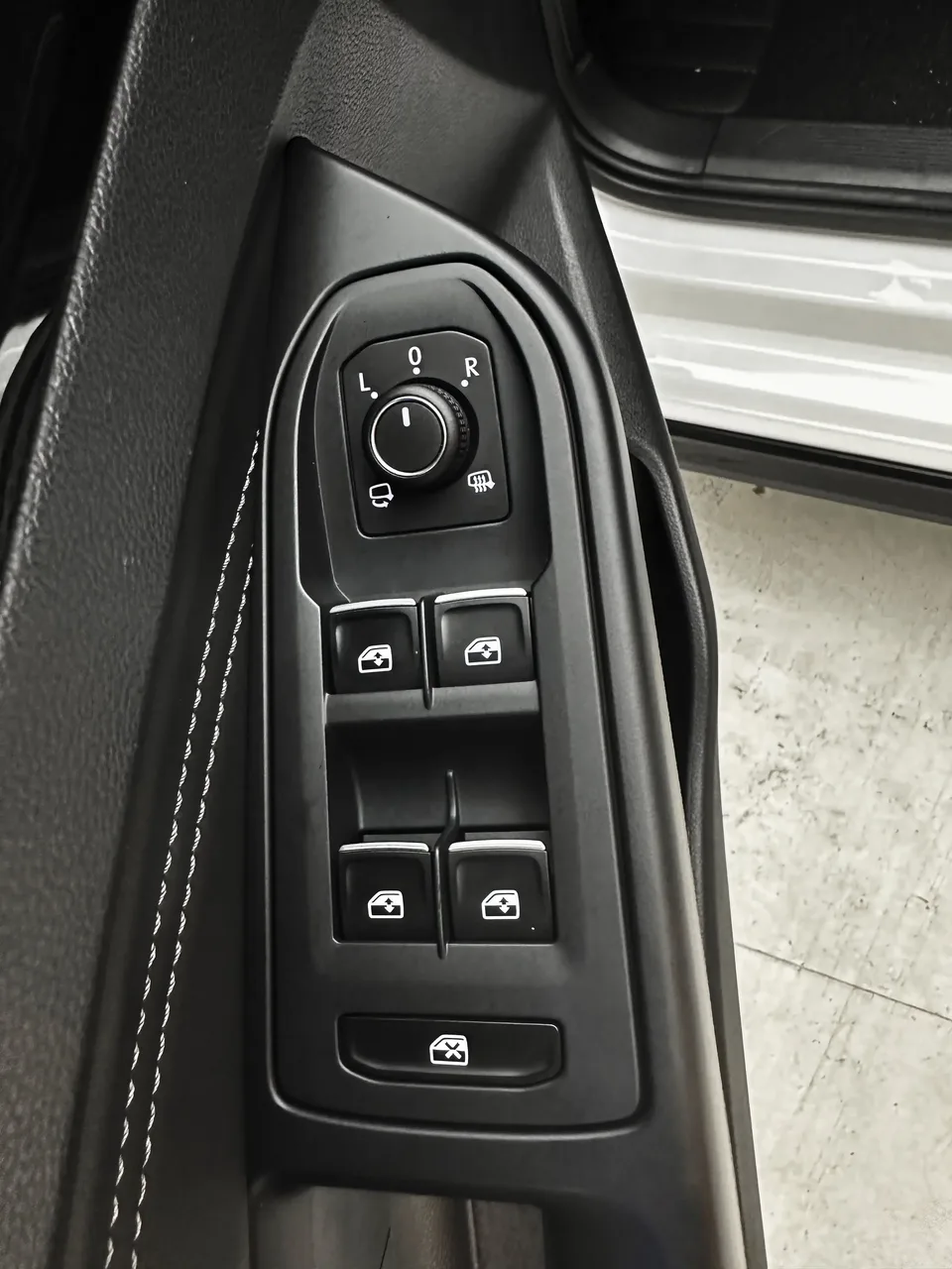 Volkswagen Golf golf 2021 280TSI DSG R-Line 2023 — thumbnail 3